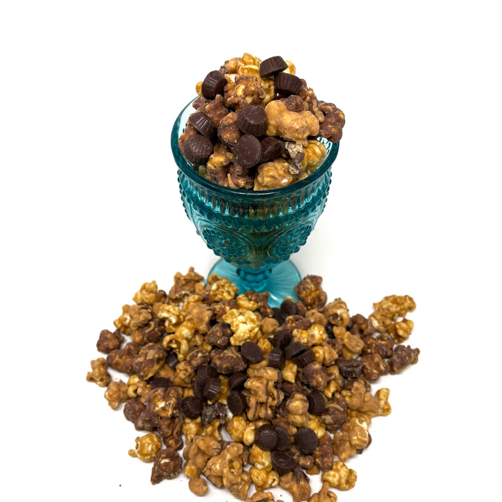 Our Ultimate Peanut Butter Cup Popcorn  includes a blend of milk chocolate popcorn, peanut butter chocolate popcorn, and salted vanilla popcorn. Finished off with mini peanut butter cups sprinkled throughout.