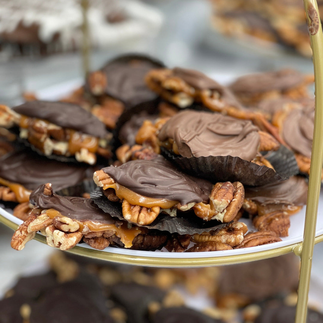Crunchy pecans are drown in caramel and topped with chocolate
